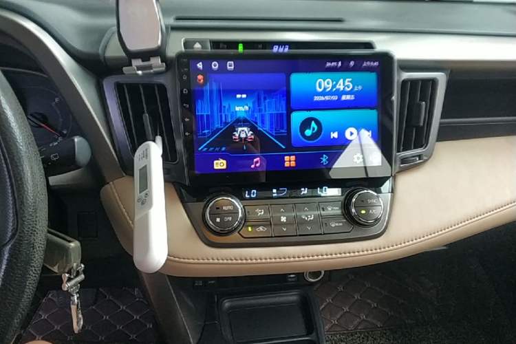 Used Toyota RAV4 2015 2.0L CVT Two-Wheel Drive Fashion Edition Audio And AC Panel