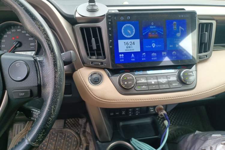 Used Toyota RAV4 2015 2.5L Automatic 4x4 Elite Edition Audio And AC Panel