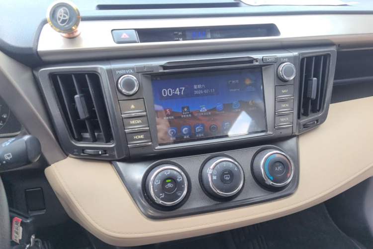 Used Toyota RAV4 2015 2.0L CVT Two-Wheel Drive Urban Edition Audio And AC Panel