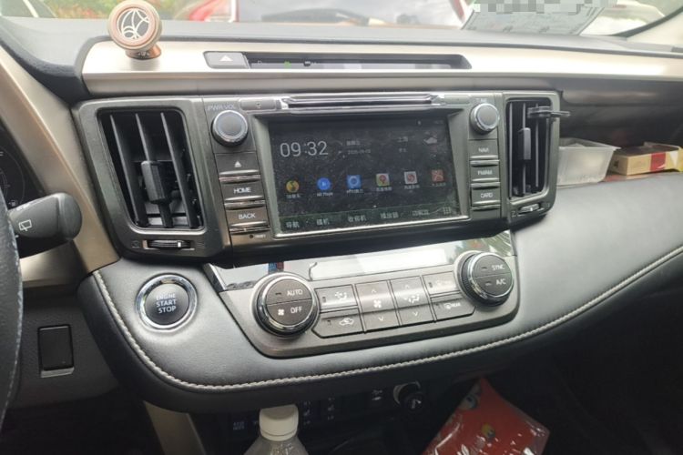 Used Toyota RAV4 2015 2.5L Automatic 4x4 Elite Edition Audio And AC Panel