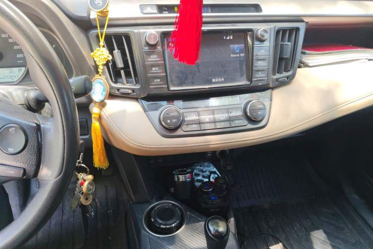 Used Toyota RAV4 2015 2.0L CVT Two-Wheel Drive Fashion Edition Audio And AC Panel