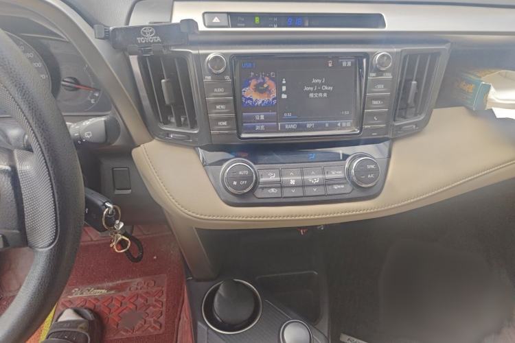 Used Toyota RAV4 2015 2.0L CVT Two-Wheel Drive Fashion Edition Audio And AC Panel
