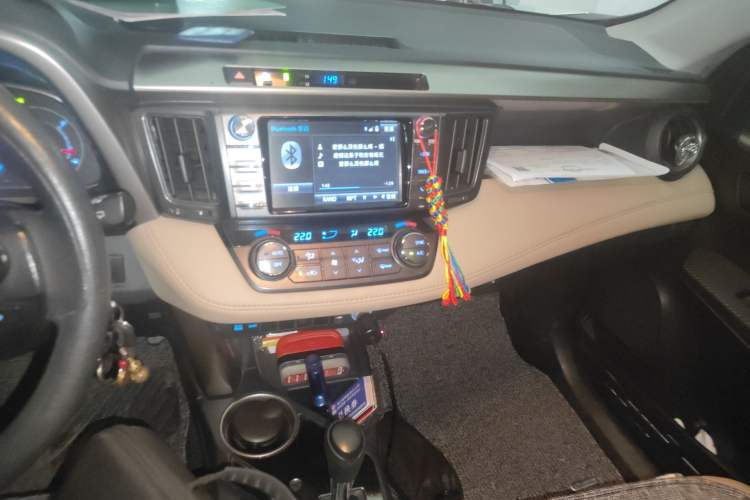 Used Toyota RAV4 2015 2.0L CVT Two-Wheel Drive Fashion Edition Audio And AC Panel