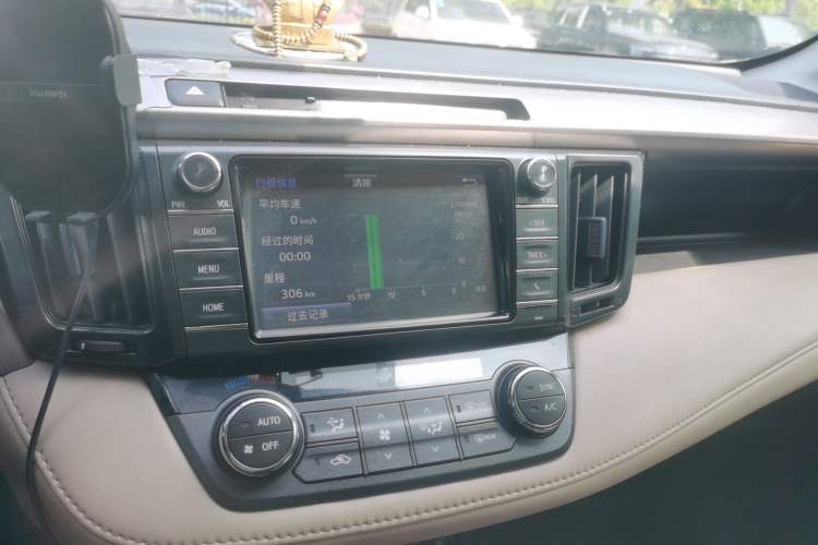 Used Toyota RAV4 2015 2.0L CVT Two-Wheel Drive Fashion Edition Audio And AC Panel