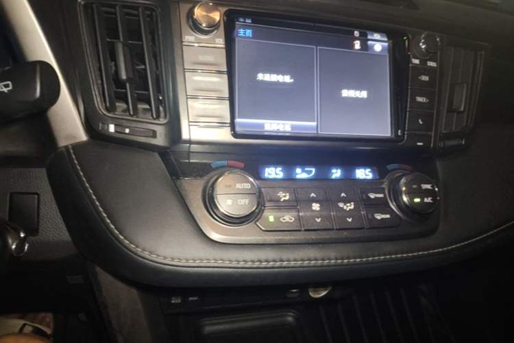 Used Toyota RAV4 2015 2.0L CVT Two-Wheel Drive Fashion Edition Audio And AC Panel