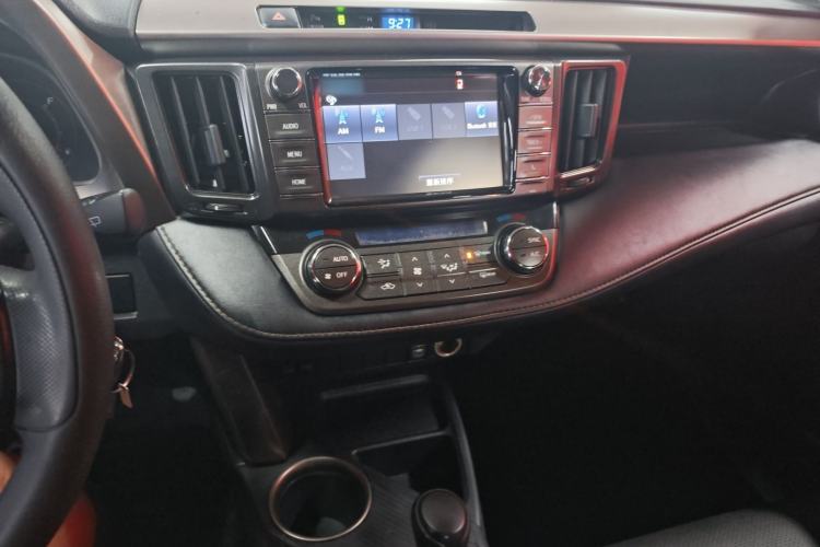 Used Toyota RAV4 2015 2.0L CVT Two-Wheel Drive Fashion Edition Audio And AC Panel