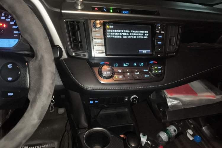 Used Toyota RAV4 2015 2.0L CVT Two-Wheel Drive Fashion Edition Audio And AC Panel