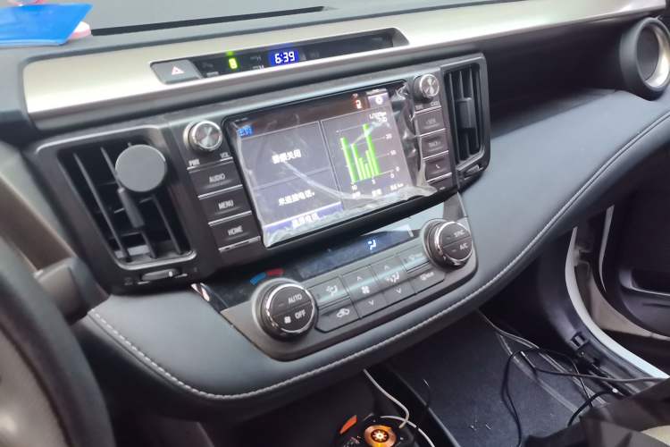 Used Toyota RAV4 2015 2.0L CVT Two-Wheel Drive Fashion Edition Audio And AC Panel