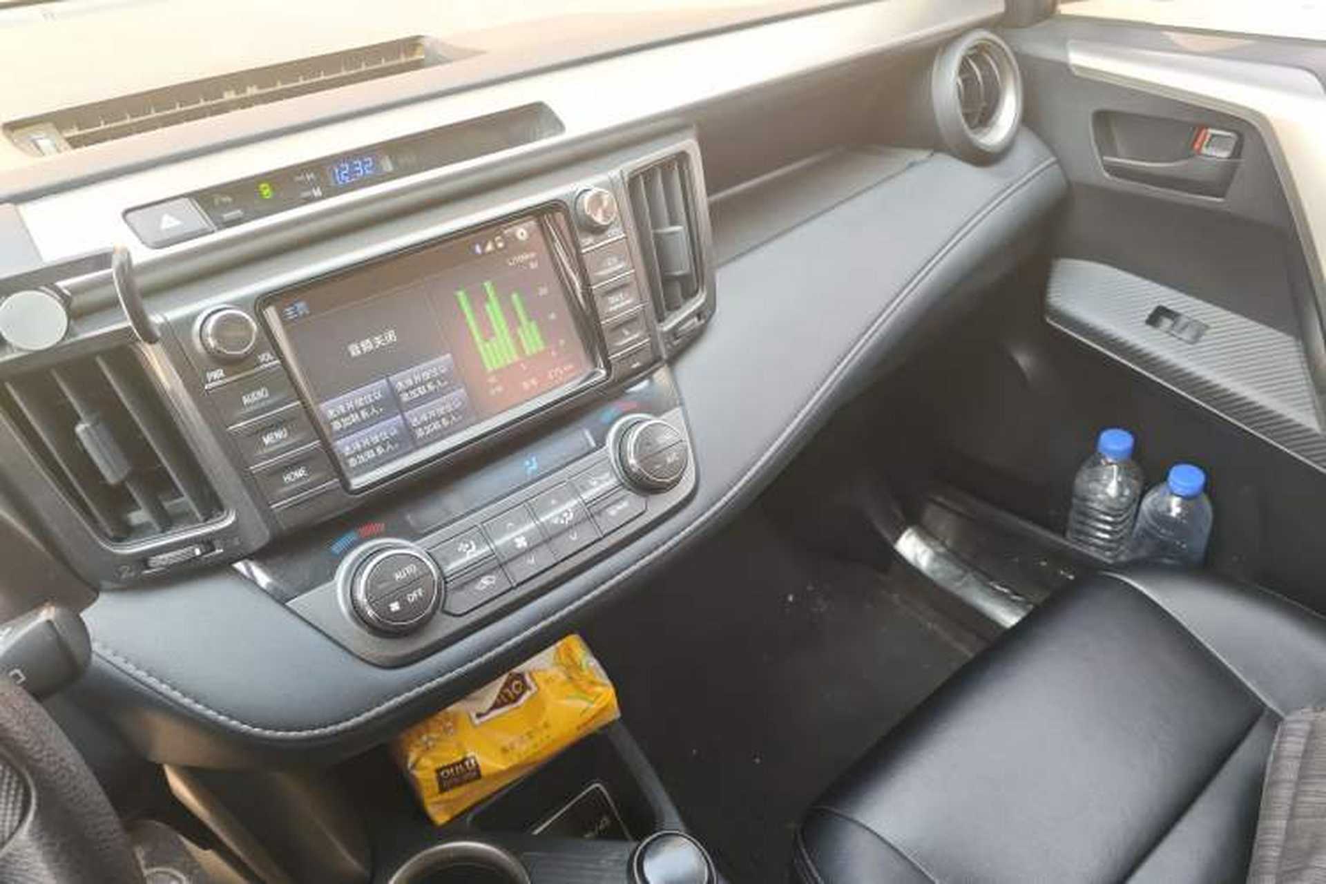Used Toyota RAV4 2015 2.0L CVT Two-Wheel Drive Fashion Edition Audio And AC Panel