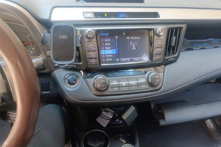 Used Toyota RAV4 2015 2.5L Automatic 4x4 Elite Edition Audio And AC Panel