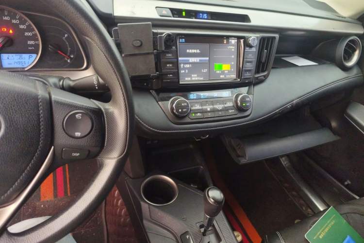 Used Toyota RAV4 2015 2.0L CVT Two-Wheel Drive Fashion Edition Audio And AC Panel