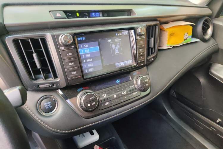 Used Toyota RAV4 2015 2.5L Automatic 4x4 Elite Edition Audio And AC Panel