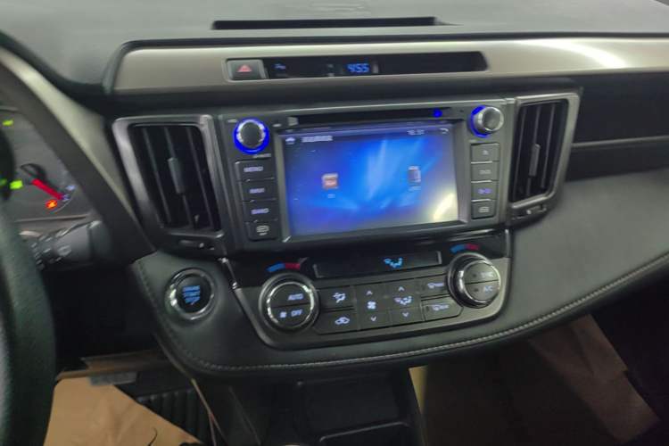 Used Toyota RAV4 2015 2.5L Automatic 4x4 Elite Edition Audio And AC Panel