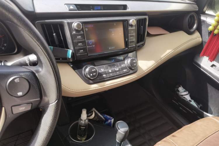 Used Toyota RAV4 2015 2.0L CVT Two-Wheel Drive Fashion Edition Audio And AC Panel