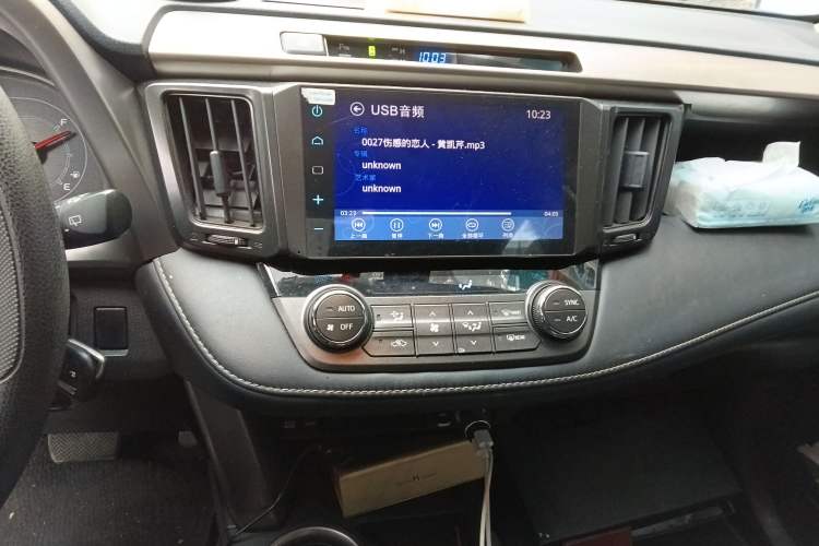 Used Toyota RAV4 2015 2.0L CVT Two-Wheel Drive Fashion Edition Audio And AC Panel