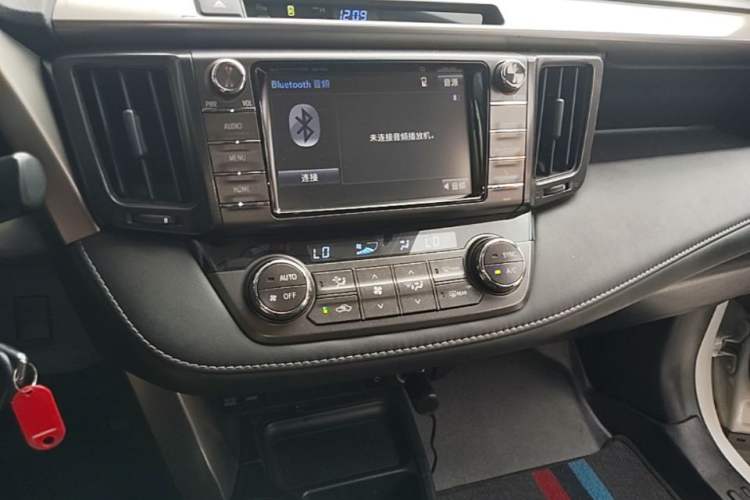 Used Toyota RAV4 2015 2.0L CVT Two-Wheel Drive Fashion Edition Audio And AC Panel