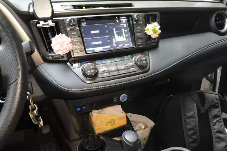 Used Toyota RAV4 2015 2.0L CVT Two-Wheel Drive Fashion Edition Audio And AC Panel