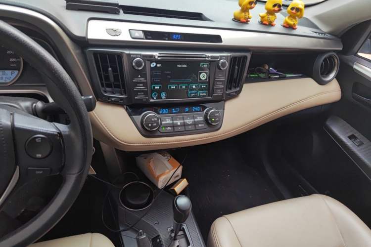 Used Toyota RAV4 2015 2.0L CVT Two-Wheel Drive Fashion Edition Audio And AC Panel