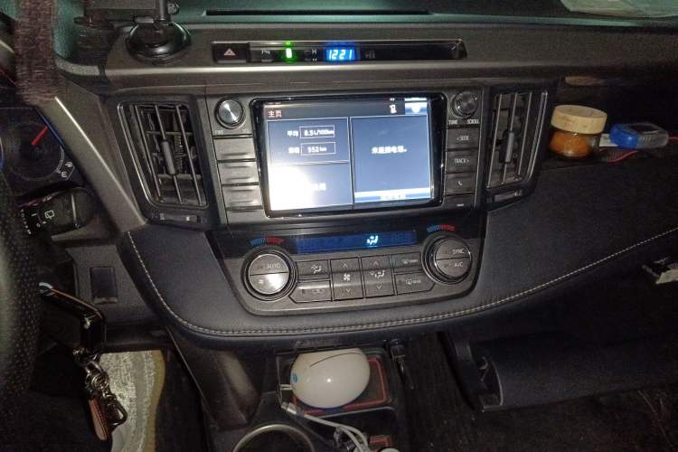 Used Toyota RAV4 2015 2.0L CVT Two-Wheel Drive Fashion Edition Audio And AC Panel