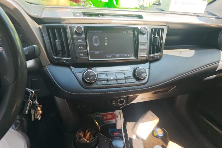 Used Toyota RAV4 2015 2.0L CVT Two-Wheel Drive Fashion Edition Audio And AC Panel