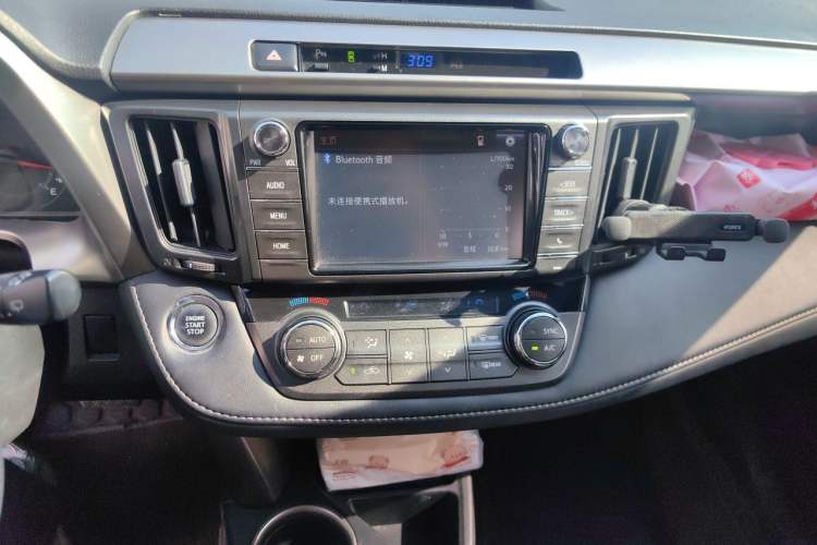 Used Toyota RAV4 2015 2.5L Automatic 4x4 Elite Edition Audio And AC Panel