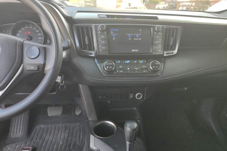 Used Toyota RAV4 2015 2.0L CVT Two-Wheel Drive Fashion Edition Audio And AC Panel