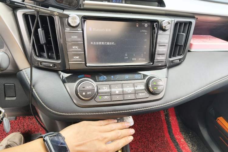 Used Toyota RAV4 2015 2.0L CVT Two-Wheel Drive Fashion Edition Audio And AC Panel