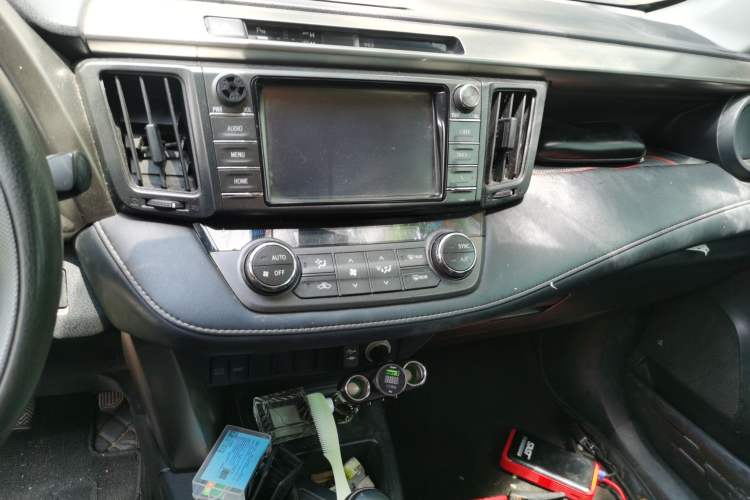 Used Toyota RAV4 2015 2.0L CVT Two-Wheel Drive Fashion Edition Audio And AC Panel