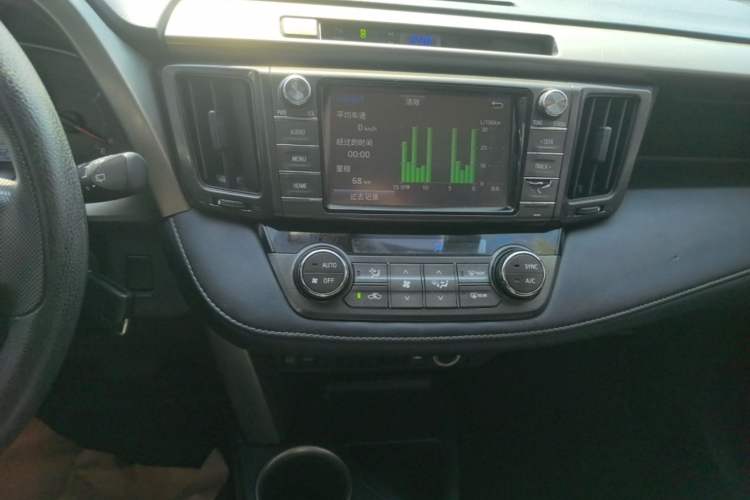 Used Toyota RAV4 2015 2.0L CVT Two-Wheel Drive Fashion Edition Audio And AC Panel