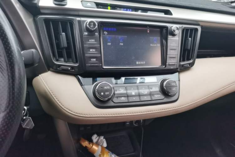 Used Toyota RAV4 2015 2.0L CVT Two-Wheel Drive Fashion Edition Audio And AC Panel