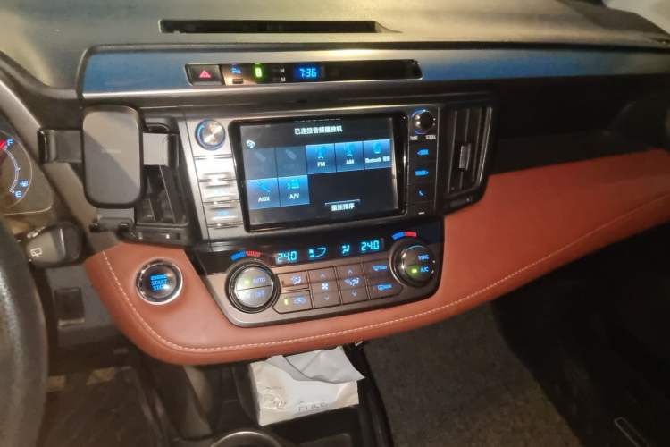 Used Toyota RAV4 2015 2.5L Automatic 4x4 Elite Edition Audio And AC Panel
