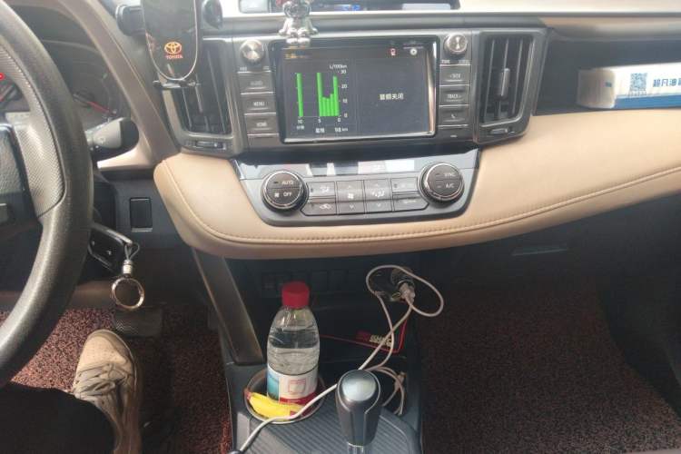Used Toyota RAV4 2015 2.0L CVT Two-Wheel Drive Fashion Edition Audio And AC Panel
