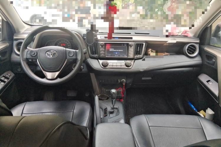 Used Toyota RAV4 2015 2.0L CVT Two-Wheel Drive Fashion Edition Center Console