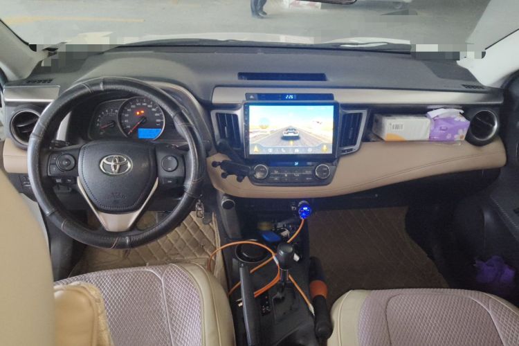 Used Toyota RAV4 2015 2.0L CVT Two-Wheel Drive Fashion Edition Center Console