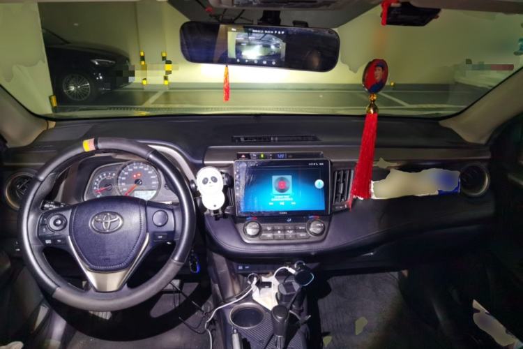 Used Toyota RAV4 2015 2.0L CVT Two-Wheel Drive Fashion Edition Center Console
