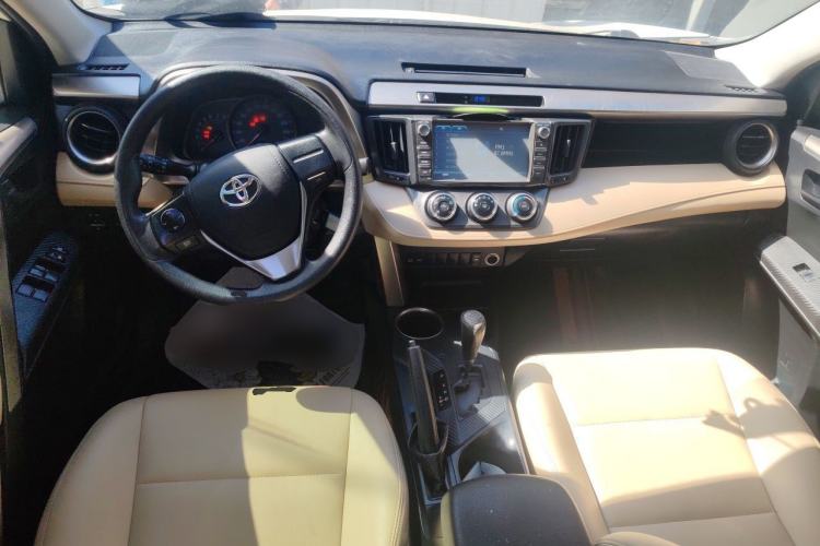 Used Toyota RAV4 2015 2.0L CVT Two-Wheel Drive Urban Edition Center Console