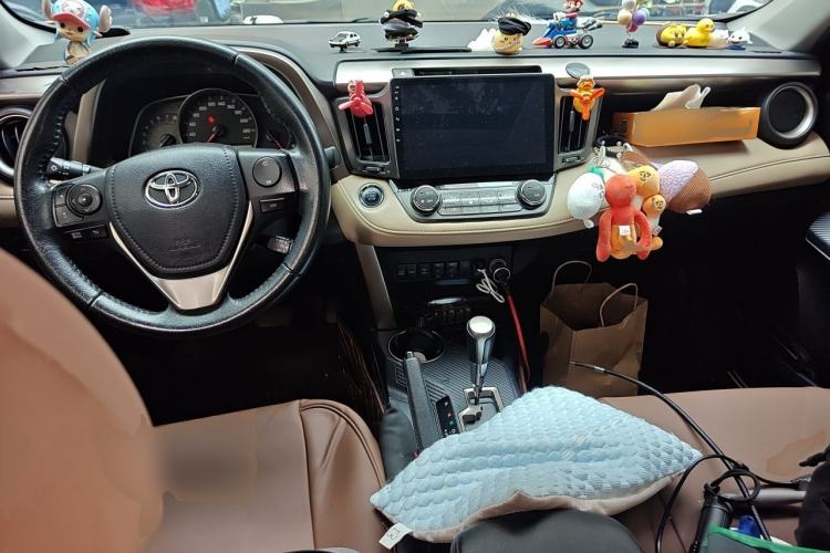 Used Toyota RAV4 2015 2.5L Automatic 4x4 Elite Edition Center Console