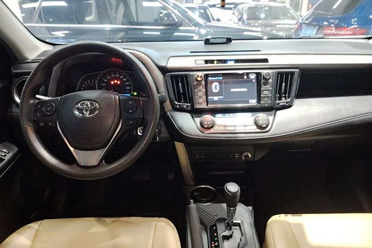 Used Toyota RAV4 2015 2.0L CVT Two-Wheel Drive Fashion Edition Center Console