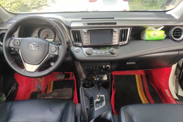 Used Toyota RAV4 2015 2.5L Automatic 4x4 Elite Edition Center Console
