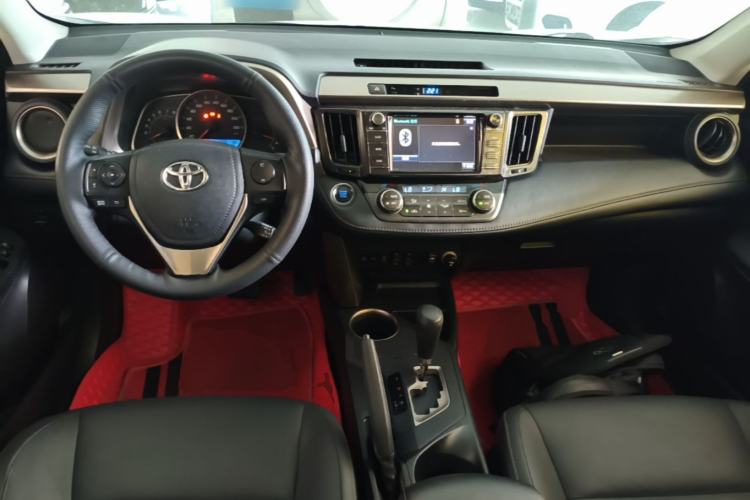 Used Toyota RAV4 2015 2.5L Automatic 4x4 Elite Edition Center Console