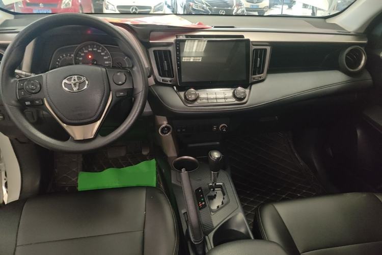 Used Toyota RAV4 2015 2.0L CVT Two-Wheel Drive Fashion Edition Center Console