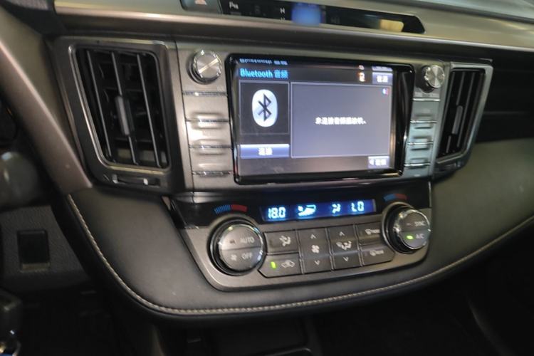 Used Toyota RAV4 2015 2.0L CVT Two-Wheel Drive Fashion Edition Center Console