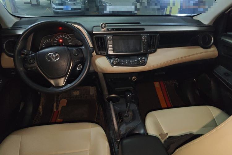 Used Toyota RAV4 2015 2.0L CVT Two-Wheel Drive Fashion Edition Center Console