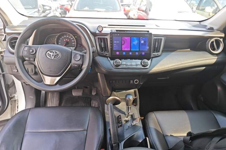 Used Toyota RAV4 2015 2.0L CVT Two-Wheel Drive Fashion Edition Center Console