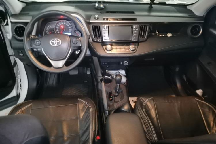 Used Toyota RAV4 2015 2.0L CVT Two-Wheel Drive Fashion Edition Center Console