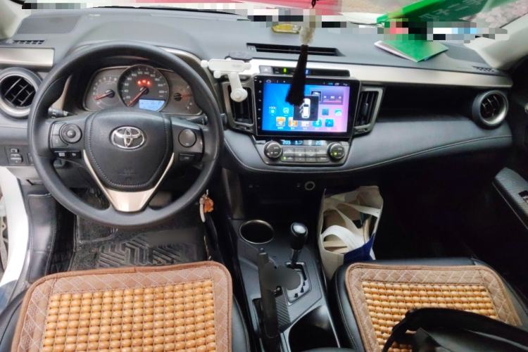 Used Toyota RAV4 2015 2.0L CVT Two-Wheel Drive Fashion Edition Center Console