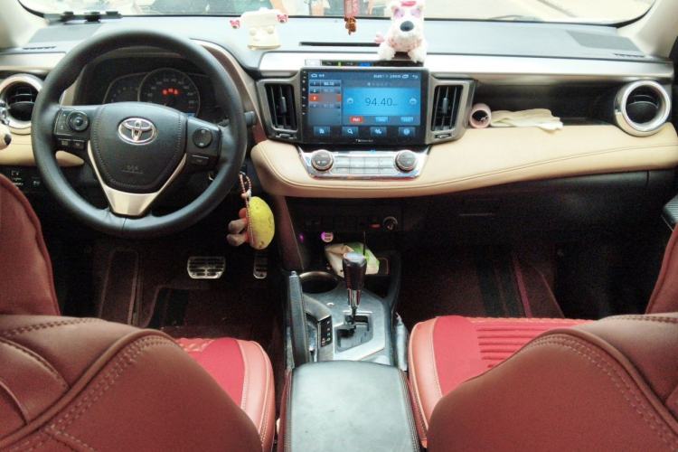 Used Toyota RAV4 2015 2.0L CVT Two-Wheel Drive Fashion Edition Center Console