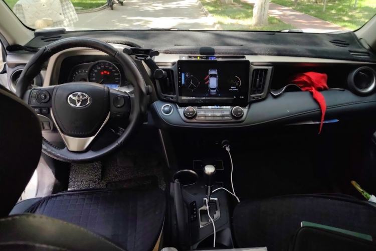 Used Toyota RAV4 2015 2.5L Automatic 4x4 Elite Edition Center Console