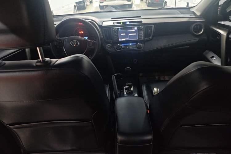 Used Toyota RAV4 2015 2.5L Automatic 4x4 Elite Edition Center Console