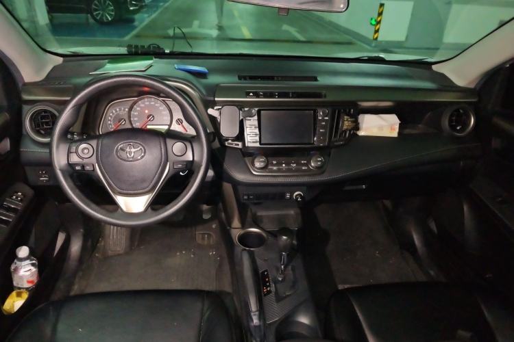 Used Toyota RAV4 2015 2.0L CVT Two-Wheel Drive Fashion Edition Center Console